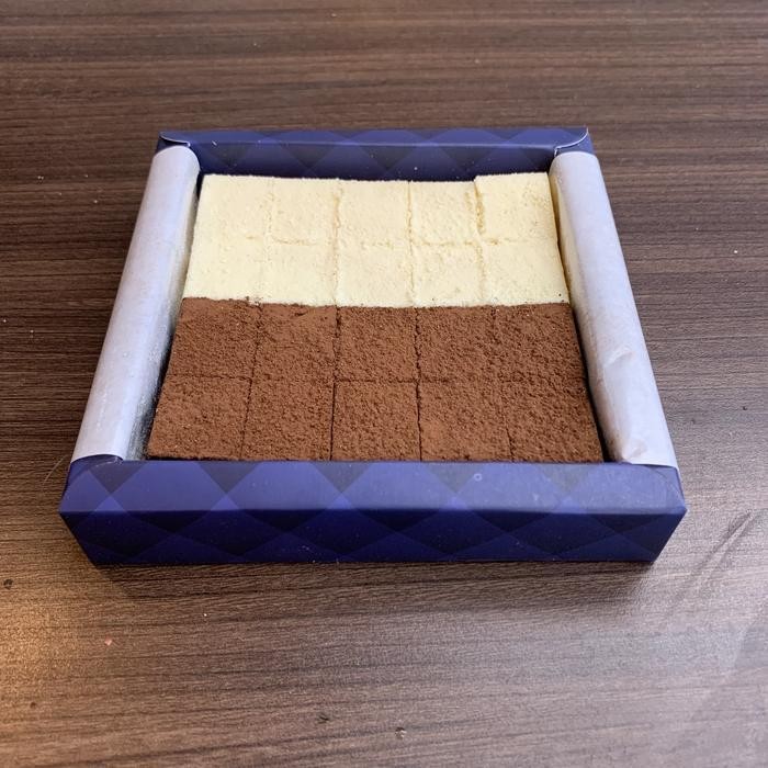 

Cri Xiujank Nama Chocolate Mix White & Milk