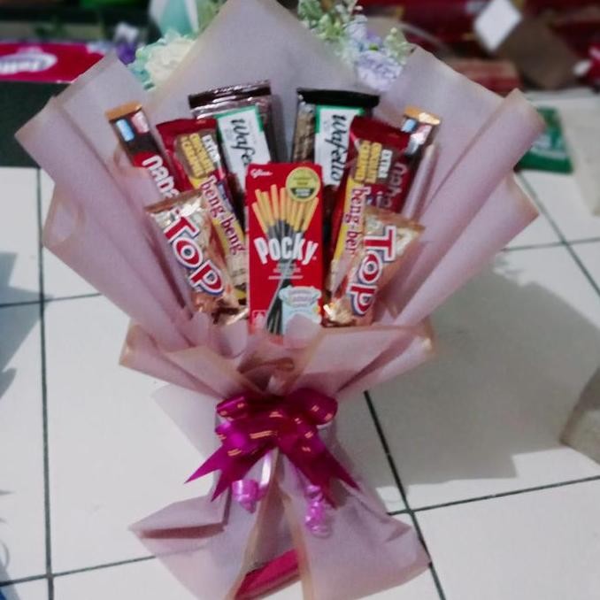

Bouquet wisuda l Bucket coklat l hadiah guru l Buket Snack l Bucket sidang