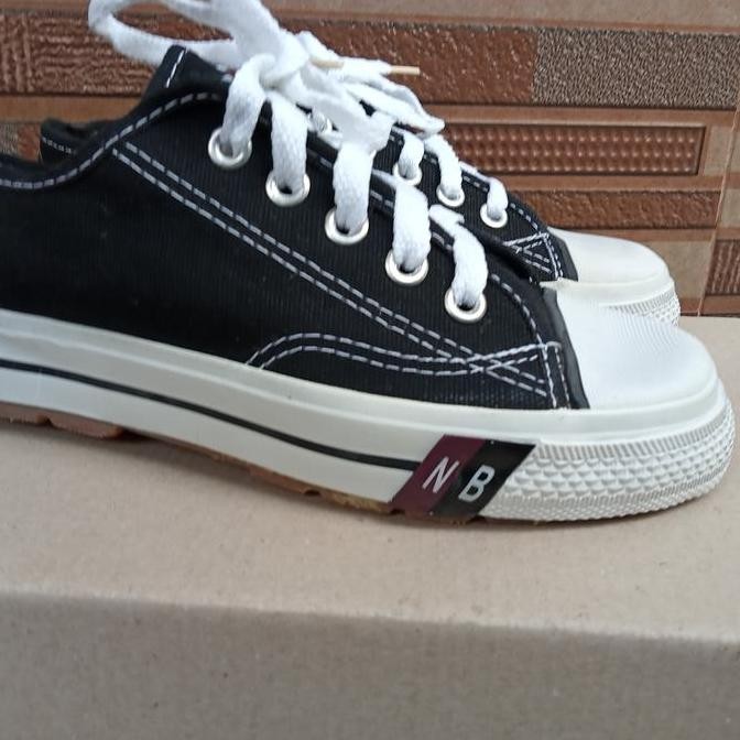 SEPATU SEKOLAH NB SD SMP SMA HITAM PUTIH PENDEK SEPATU NB