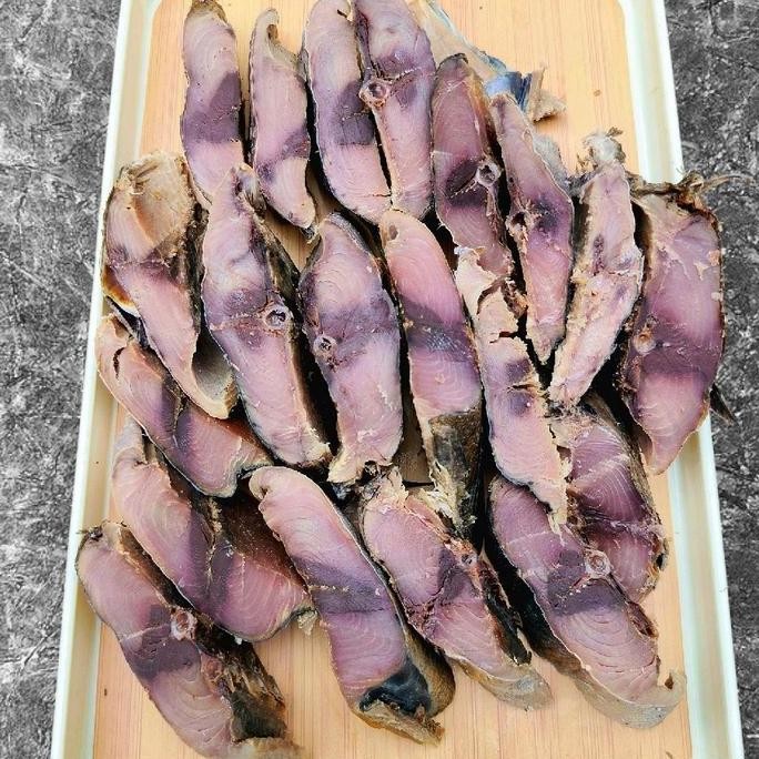 

Ikan asin Tuna 1kg/tuna asin murah berkualitas premium