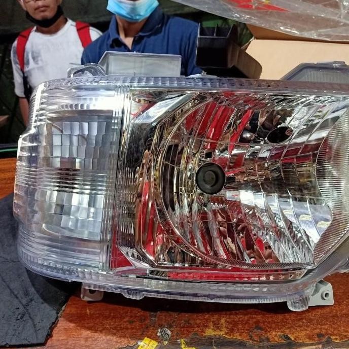 Headlamp Lampu Depan Toyota Hiace commuter