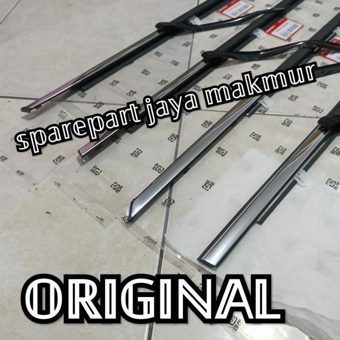 Pelipit Karet Kaca Luar Honda Crv Gen3 Gen 3 2007-2012 Original 4Pcs