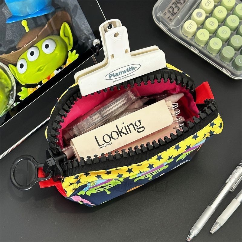 

Kotak Pensil Kartun Lucu Berkapasitas Tinggi untuk Penyimpanan Alat Tulis