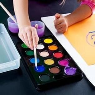 

Cat Air Palet Aman Untuk Anak Cat Warna