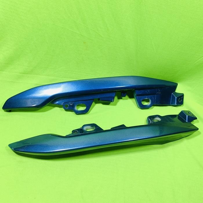 Body Behel Pegangan Jok Belakang New Vixion Led Bk8 Th 2017-2021 Biru Original Dan Terpercaya
