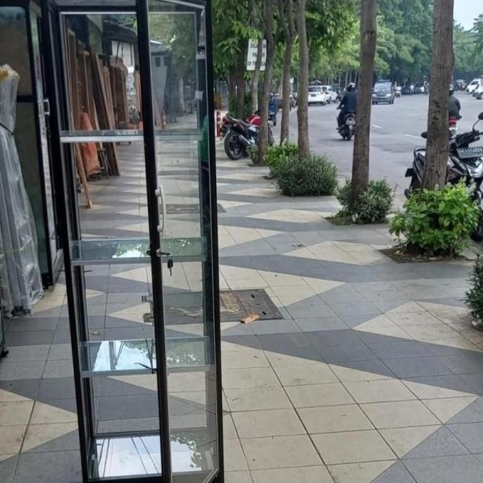 Sale Lemari Kaca Aluminium Minimalis/ Display Cabinet/ Lemari Tas
