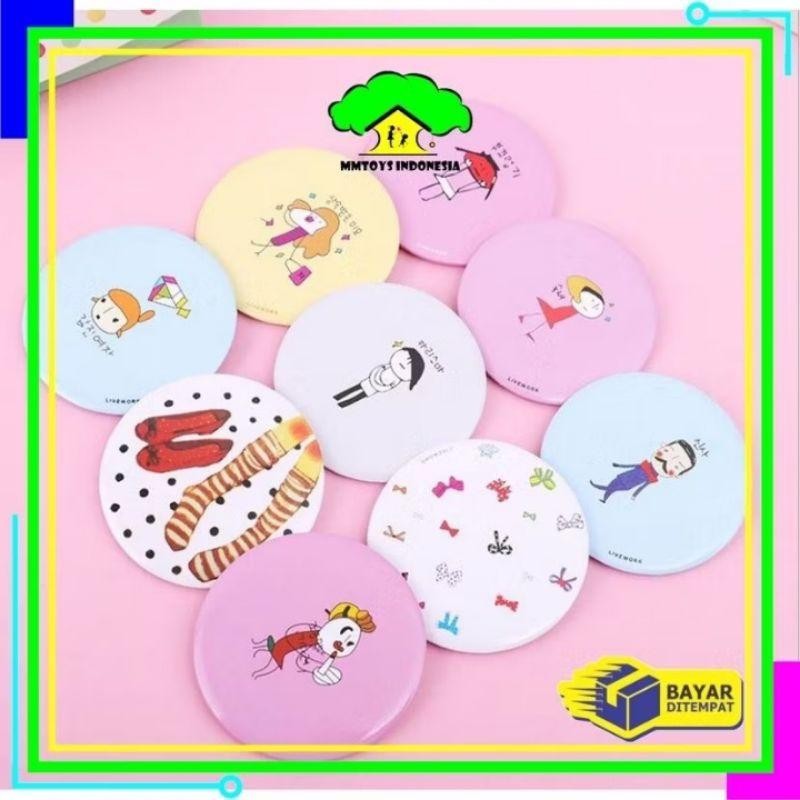 

Kotak Mika Souvenir Kaca Bulat Isi 50 Lembar Ukuran 7,3X7,3X1,5Cm