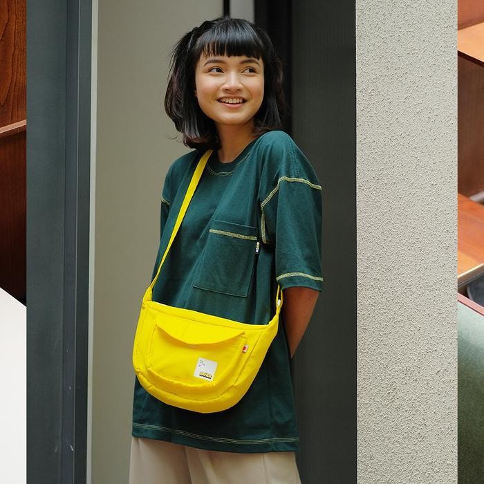 Euck Fuku Sling Bag Mini - Tas Selempang Waterproof Pria Dan Wanita Size M Selempang Modis