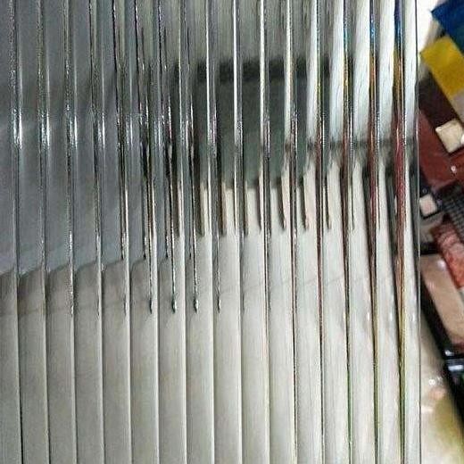 TERLARIS - Kaca Moru - Kaca Tekstur Dengan Pola Garis-Garis Vertikal