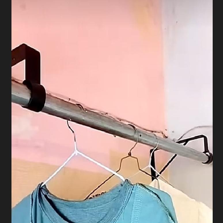 Gantungan Baju Dinding Tempel, Hanger Pakaian Rak Besi Siku Ambalan Lubang Pipa, diagonal besi beton