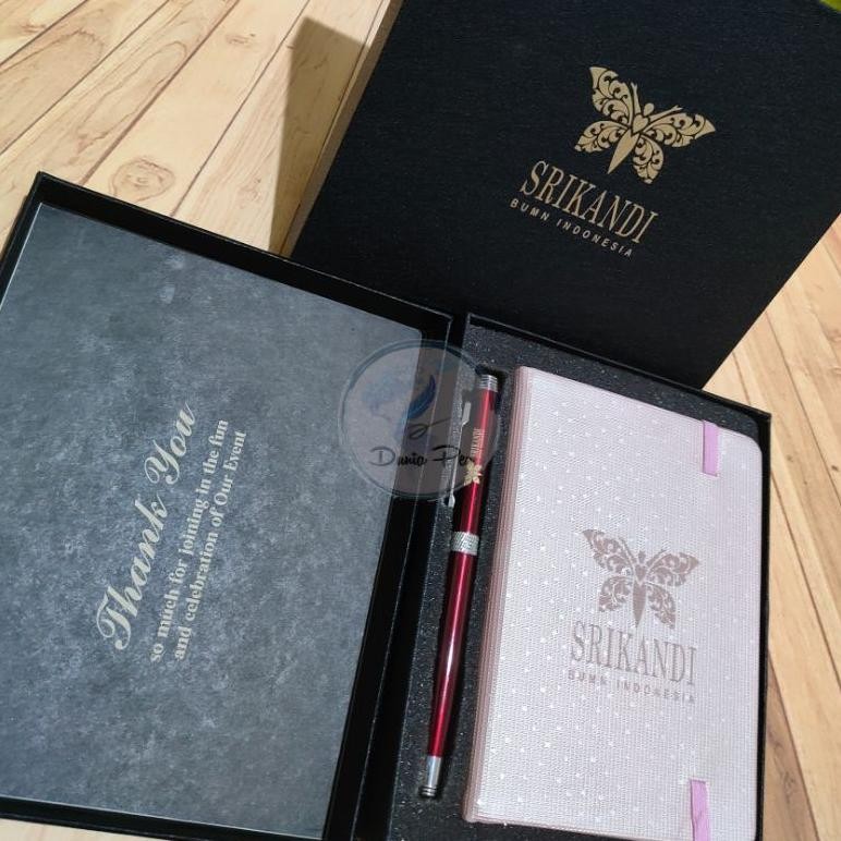 

Fh-46 Giftset Elegan Pulpen Metal Dan Notes A6, Souvenir Promosi, Kado Dan Hadiah Acara Hampers