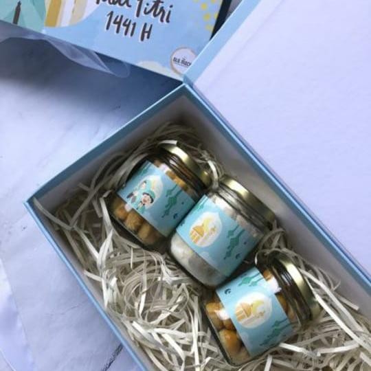 

Bis 75Gr-Shredded Paper/Kertas Cacah/Serut-Parcel/Hamper/Packing-Black