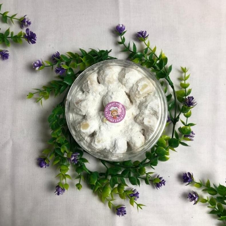 

Kue Kering Salju wisman Isi 250 gram toping keju homemade termurah / kue lebaran Nugi