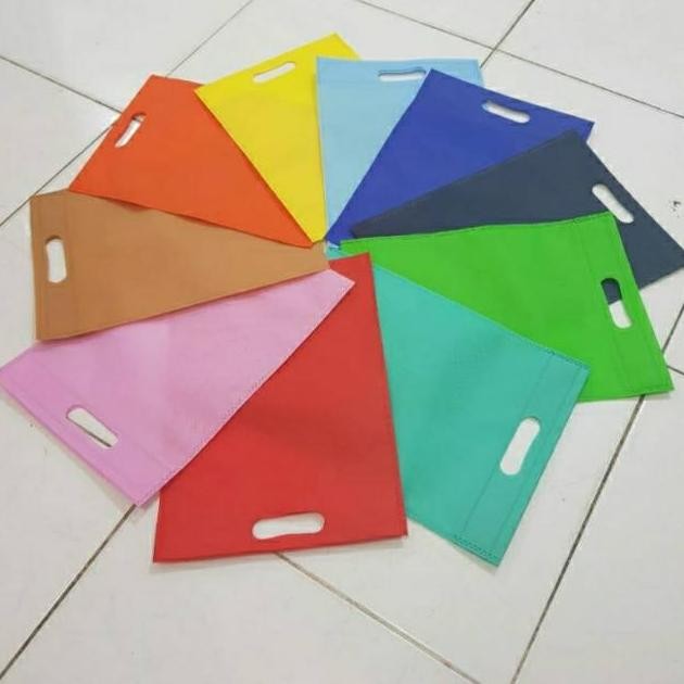 

Goodie bag Oval 25x35 (Paket ekonomis 100pcs) Mix warna Nugi
