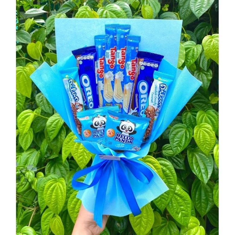 

(K) BUKET SNACK SERBA BIRU CANTIK MENAWAN/ BUKET BUNGA PALSU/ HAMPERS / BUKET WISUDA / BUKET BONEKA / HADIAH ULANG TAHUN COWOK COWO / HADIAH PERNIKAHAN / HADIAH UNTUK CEWEK / HADIAH UNTUK IBU ISTRI SUAMI TEMAN/ ANNIVERSARY/ VALENTINE / ULTAH Nugi