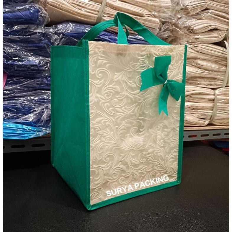 

Spunbond Tas Pita Embos Kotak Nasi 22x22 isi 12pcs Nugi