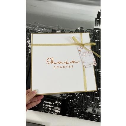 

Hardbox Shasascarves Premium Gift Box Dengan Pita Gold Nugi