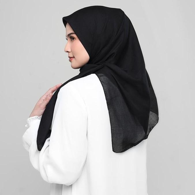 [MID YEAR SALE] ELZATTA HIJAB KERUDUNG SCARF SQUARE JILBAB SEGI EMPAT POLOS OBELIA SAMIDA WANITA MUS