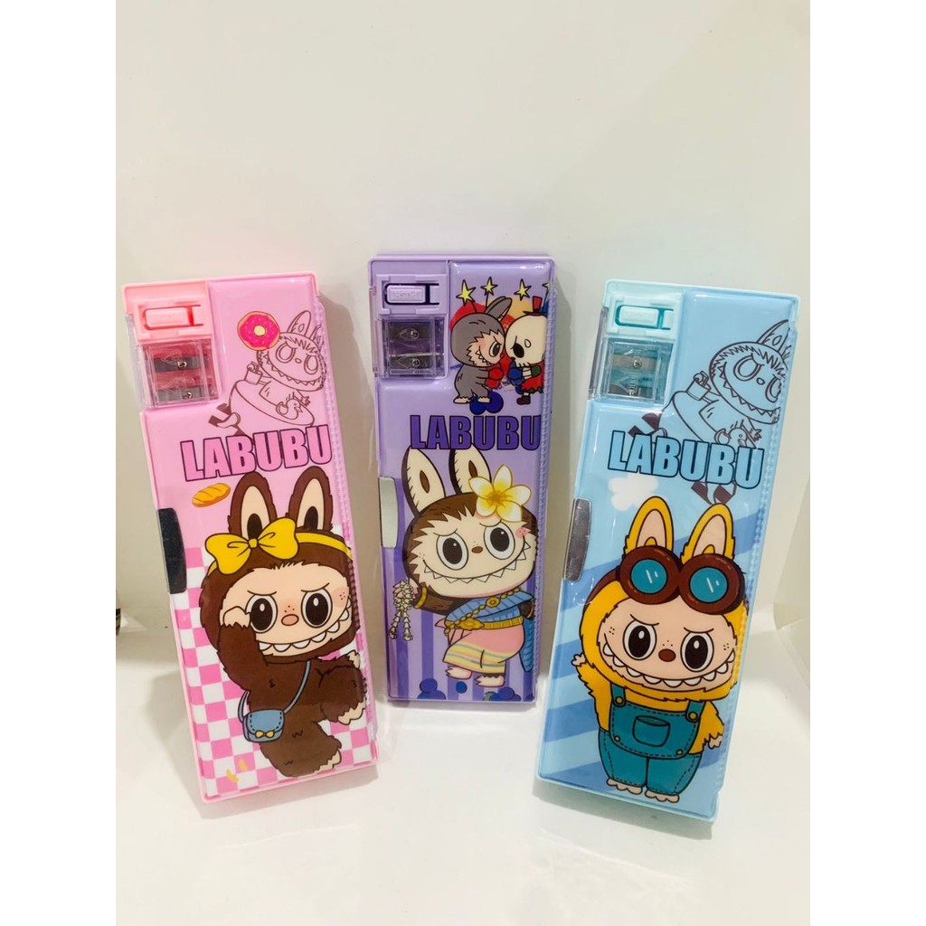 

Kotak Pensil Dan Rautan Magnet Labubu KM-9100-3/Kotak Pensil Magnet Pop Mart Monster Labubu Viral Kekinian