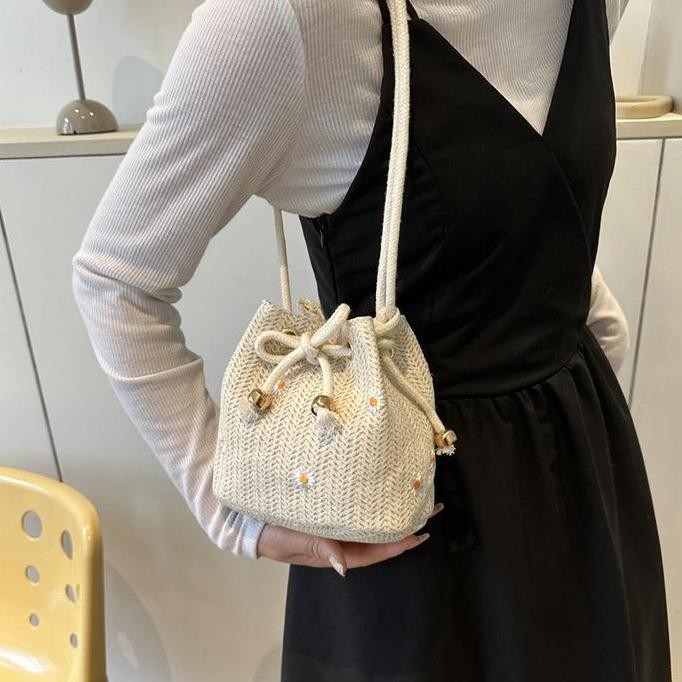 

Baru Tas Bucket Anyaman Bao119 - Tas Selempang Korea Wanita Motif Bunga Daisy