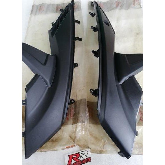 cover tutup dek kasar sambungan body bodi samping pinggir belakang orinal ori honda vario 110 lama o