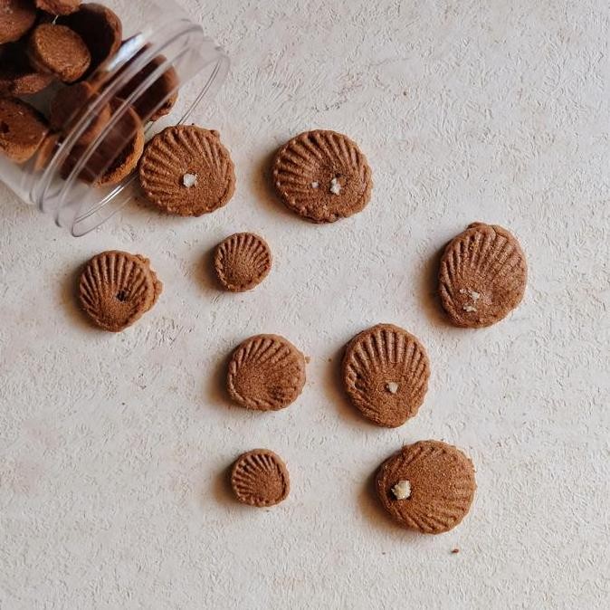 

Dark Chocolate Seasalt Dear Mrs. Duck Butter Cookies - Kue Kering