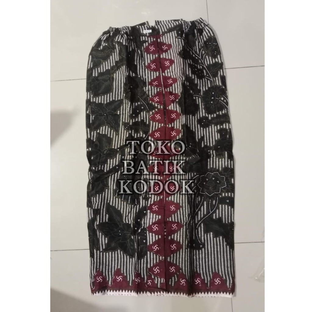 Rok Bawahan Batik Salem Brebesan Motif Manggar Hitam Pinggir Merah