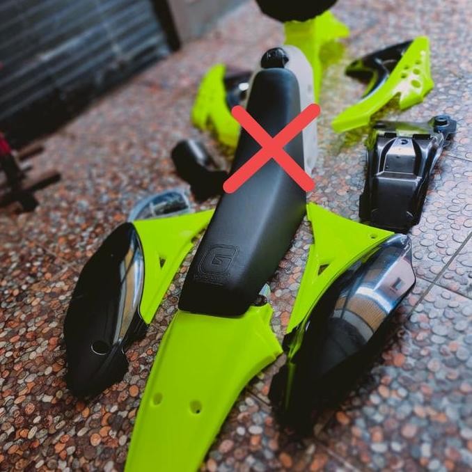 Body Set KLX 150 merk Gordon warna hitam flou tanpa jok dan tangki