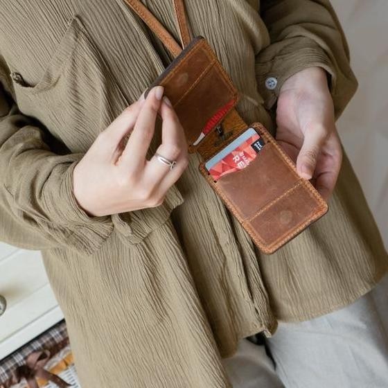 

Name Tag Lanyard Kulit Sapi Asli Alona Berly Papan Nama Gantung