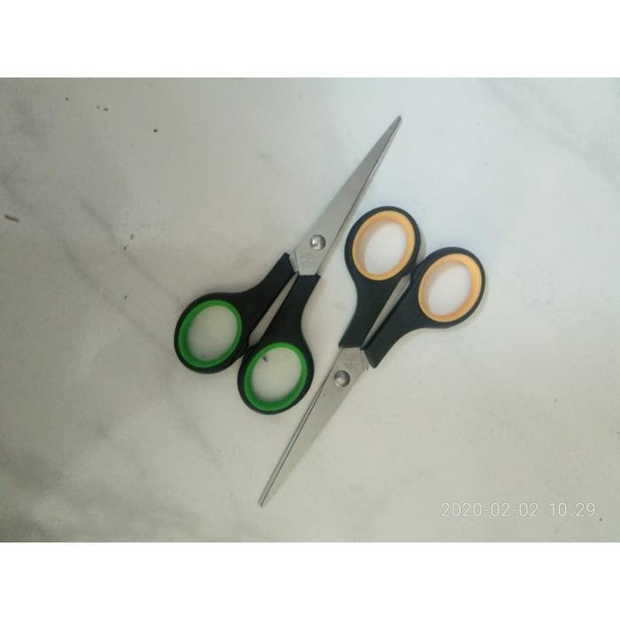 

MT Alat Jahit Gunting Sedang