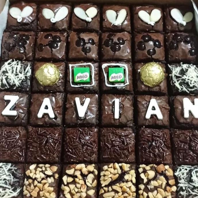 

Fudgy Brownies Panggang Dark Coklat 36 Bites 20X20Cm Gratis 8 Huruf