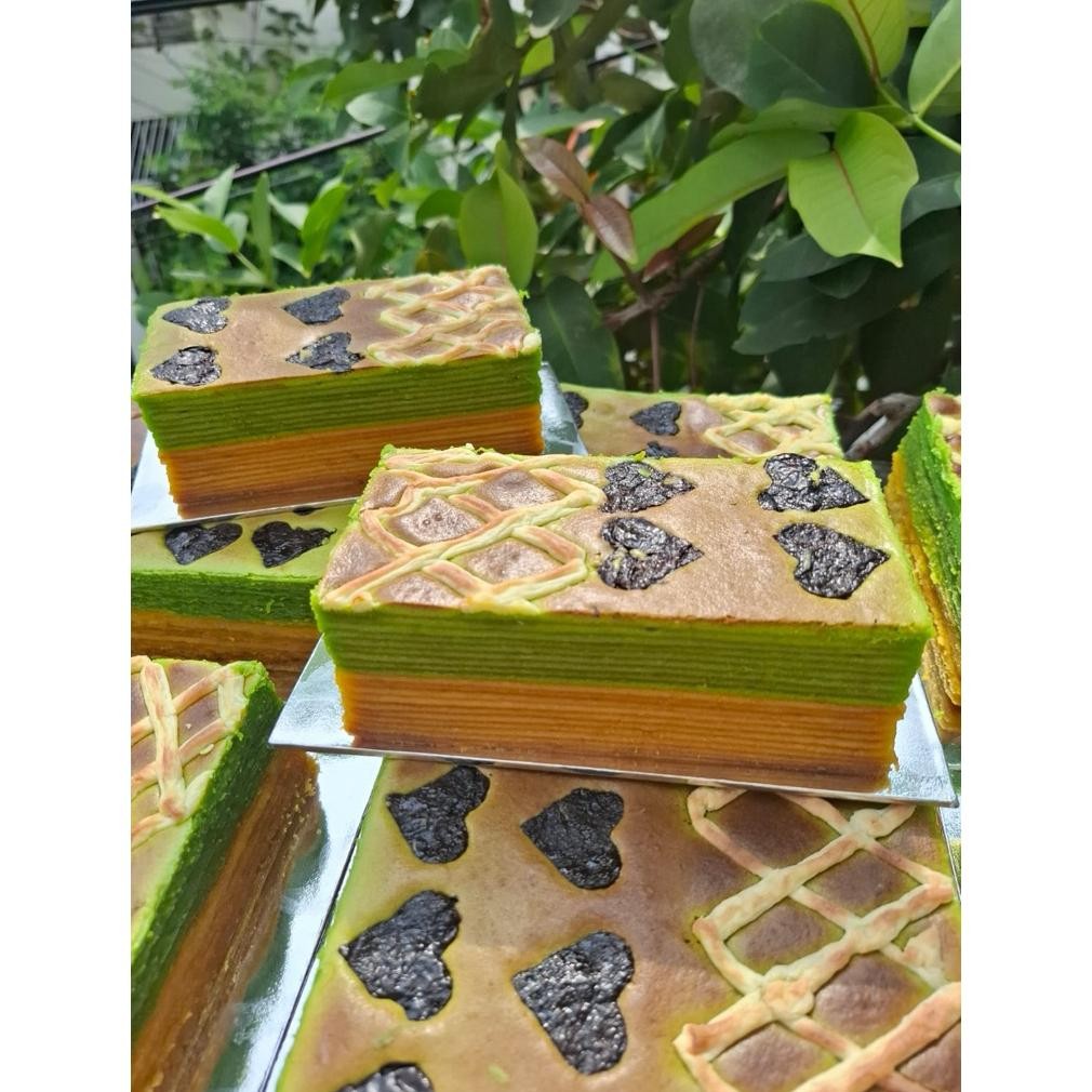 

1/2 loy Lapis legit lumut cheesy prunes pandan asli premium tanpa terigu setengah loyang (8x16cm) aSt