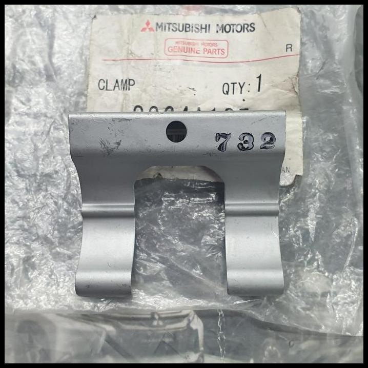 Braket Nozzle Headlamp Washer Asli Mitsubishi Pajero Sport