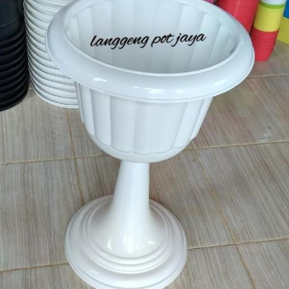 Pot Plastik Tulip Kaki Piala Tinggi Ukuran 39Cm