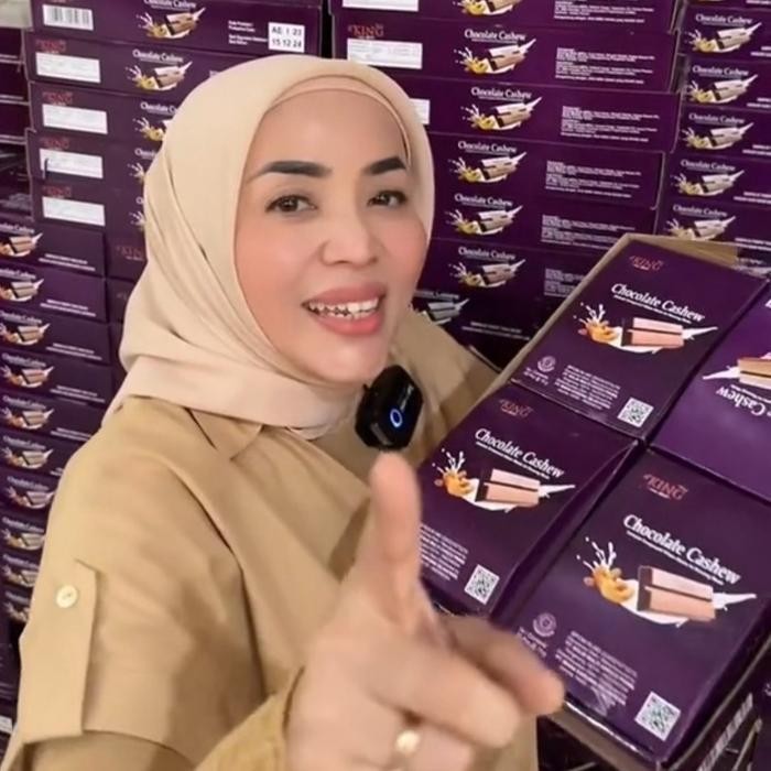 

GL 1 karton Coklat cashew isi 80 pcs coklat kacang mede