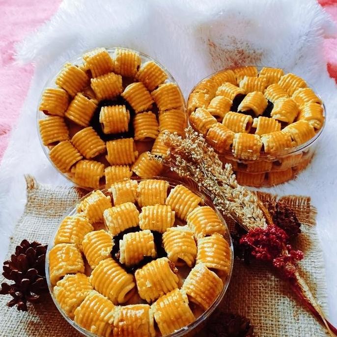 

Nastar Gulung Lumer 500gr Kue Kering Isi Selai Nanas Premium Lebaran Stok Terbatas
