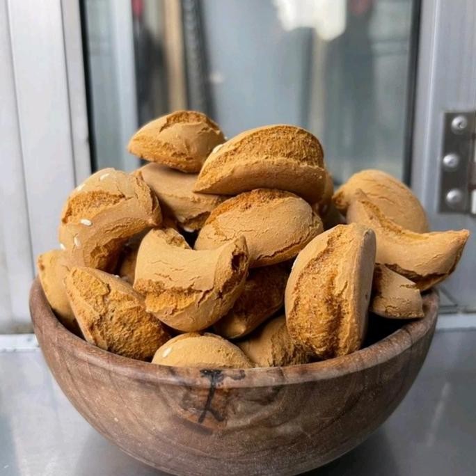 

Kue Bangket Jahe / Kue Bangkit Jahe Tradisional - Cemilan Renyah Stok Terbatas