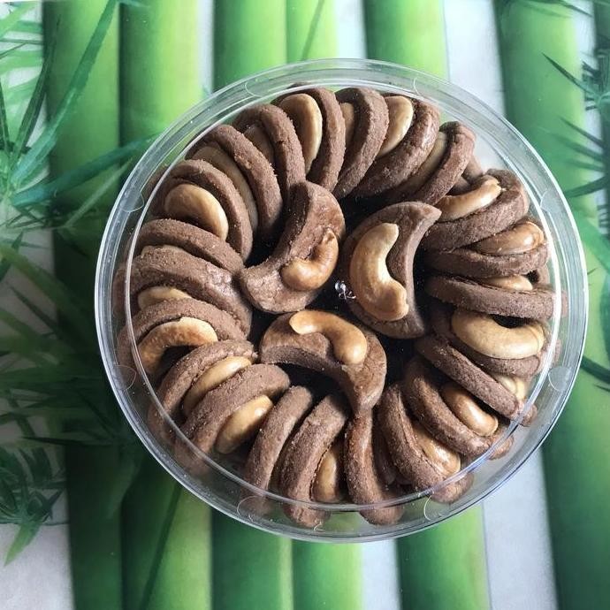 

Coklat Mede 250gr - Kue Coklat Mede Lebaran Idul Fitri Stok Terbatas