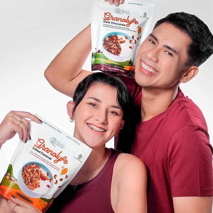 

Rps [Ricu'S Secret] Granolyfe - Bundling 2 Pouch Sereal Oat Gandum Granola Dark Chocolate & Salted Caramel Dengan Stevia (800 Gram)