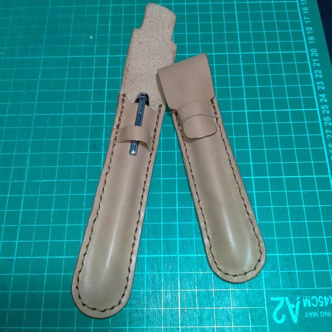 

TERSEDIA SARUNG PULPEN PEN SLEEVE WITH COVER 1 SLOT TEMPAT PENA PREMIUM