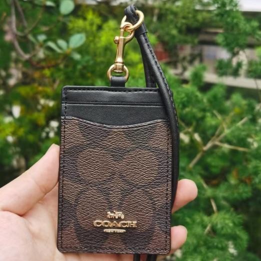 

Cuci Gudang Logo Logam Lima Warna 32475 73602 65573 Coach Card Holder Lanyard Name Card (Dust Bag + Paper Bag + Carton + Envelope + Black Card) Cuci Gudang