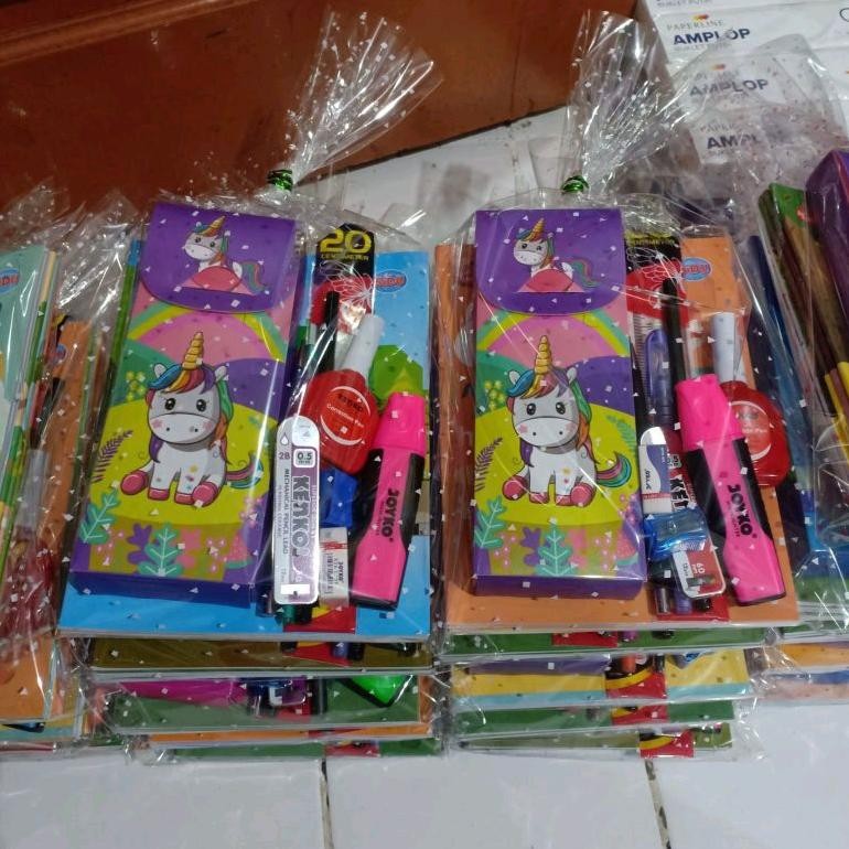 

Bas-12 Paket Alat Tulis Sekolah Lengkap 1 ( Tempat Pensil Rakit ) / Souvenir Ulang Tahun