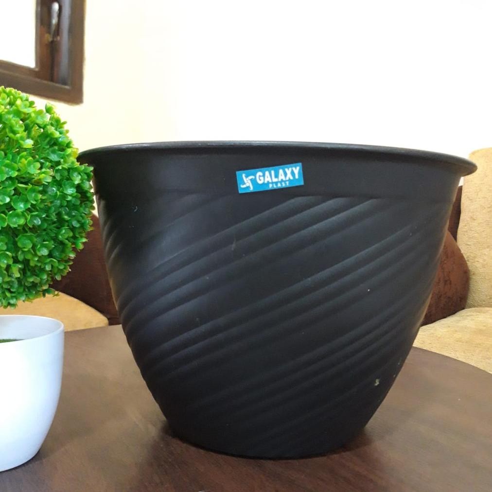 Pot Tawon 30 Guci Putih/ Pot Tulip 30/ Pot Motif Ulir 30 Cm Harga Grosir Murah Se Indonesia Ready