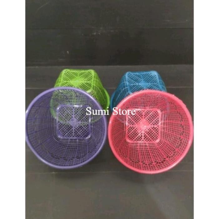 Besek Tradisi / Besek Tradisi Plastik / Wakul Hajatan Stock