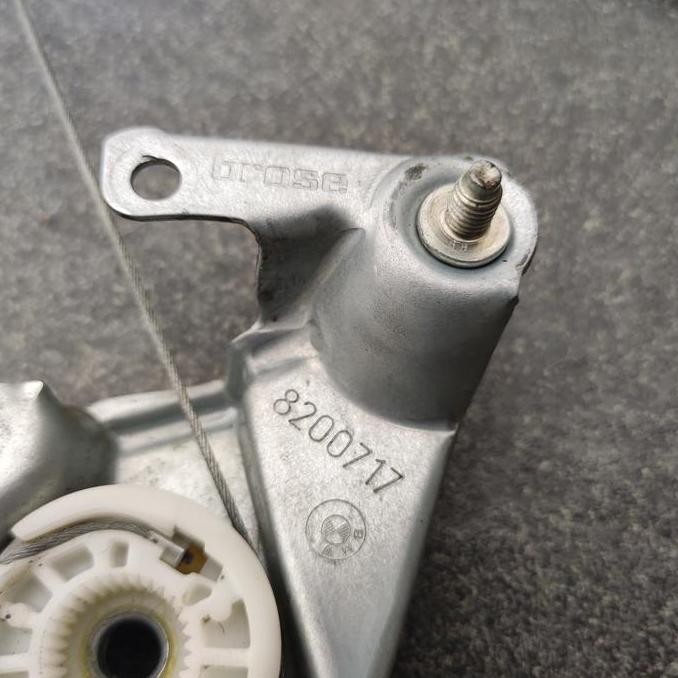 Regulator belakang kiri Bmw E46