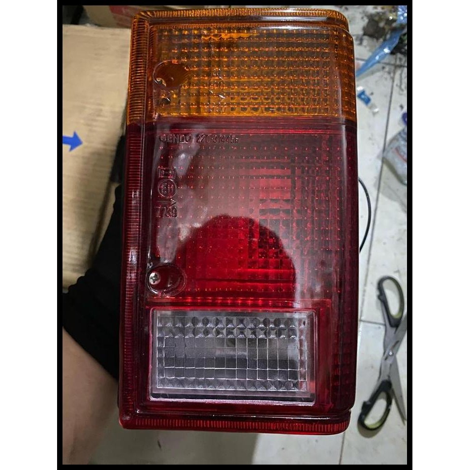 GRATIS ONGKIR LAMPU STOP / STOP LAMP LAMPU BELAKANG L300 VAN MINIBUS KAROSERI MODEL SIKU ORI MITOYO 