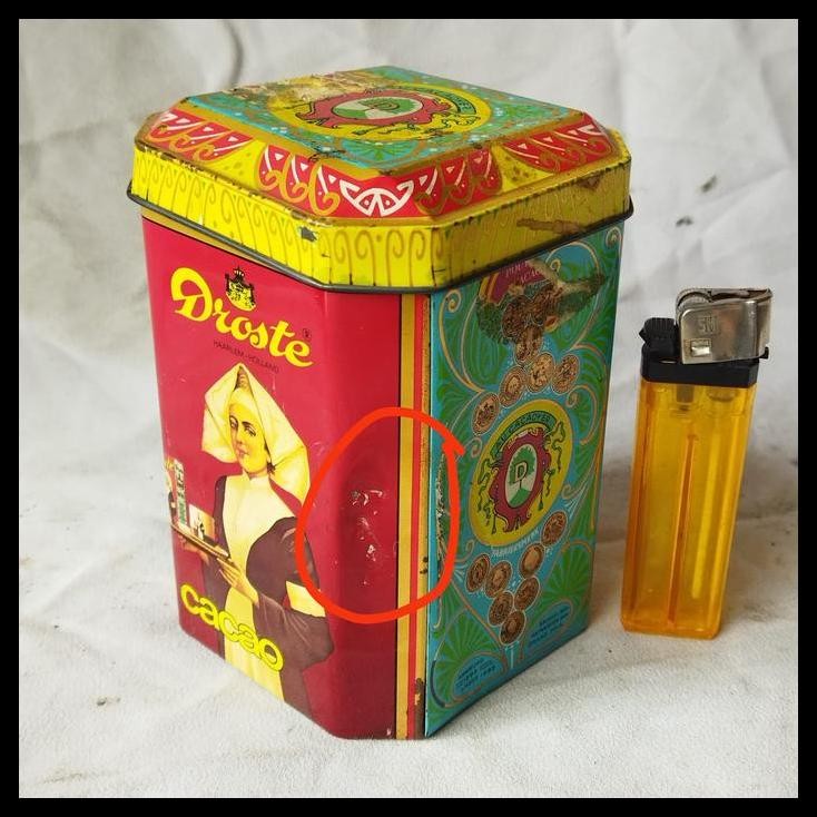 

DISKON PAJANGAN VINTAGE KALENG KOSONG CACAO DROSTE SEGI 8 !!!!!