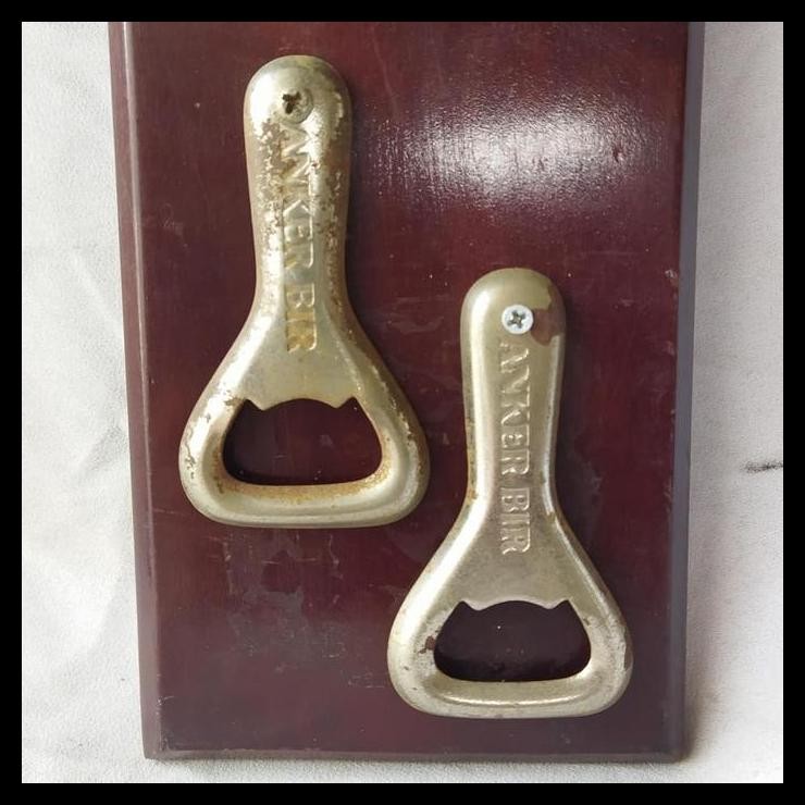 

DISKON PAJANGAN DINDING BUKAAN BOTOL EMBLEM STEMPEL !!!!!!