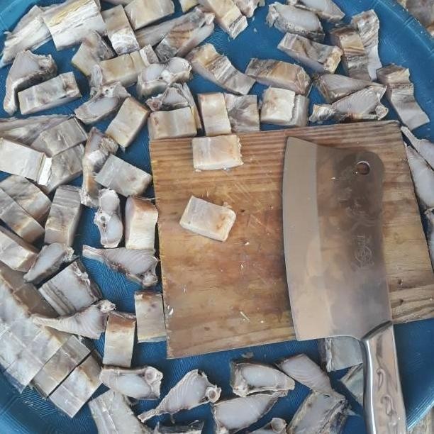 

Terlaris! Ikan Asin TENGGIRI gr A cap TOKE BAGAN SIAPI API