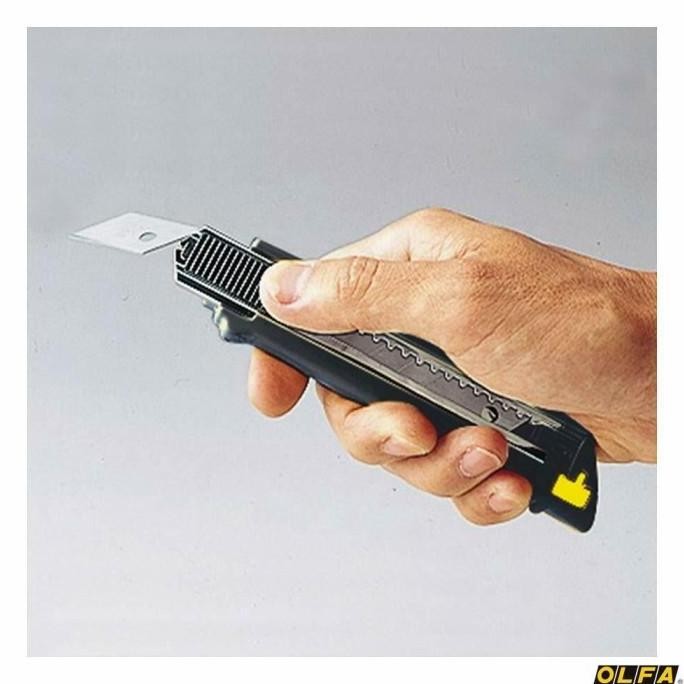 

OLFA Pisau Cutter 18mm Multi-Blade Auto-Load Cutter 168B MZ-AL